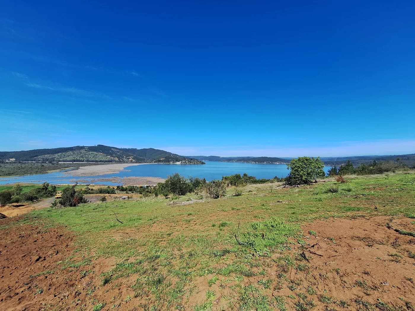 Vista panorámica del Lago Vichuquén desde una parcela de La Reserva